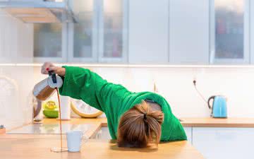 Além das sensações de fome, de frio, de calor e de dor, o corpo também dá diversos indícios de que precisa de descanso - iStock