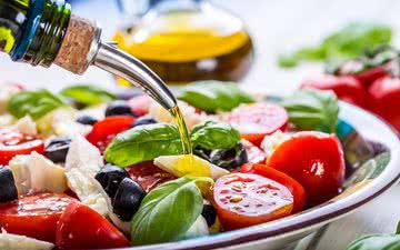 O foco dessa dieta está na comida sazonal feita de maneiras simples e de dar água na boca - iStock