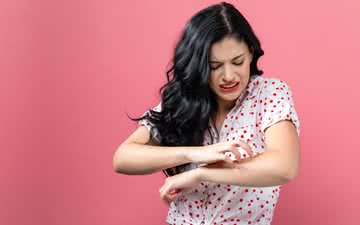 Muitas vezes, um único ingrediente já é capaz de causar alguma irritação ou alergia na pele - iStock